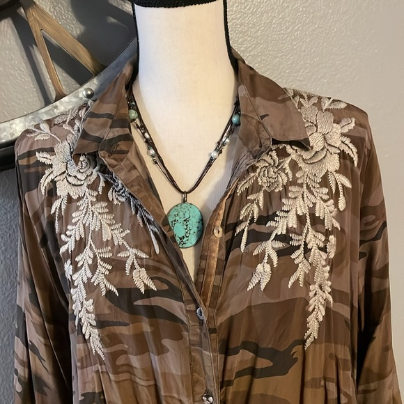 JOHNNY WAS EMBROIDERED CAMOUFLAGE TOP - Picture 2 of 12